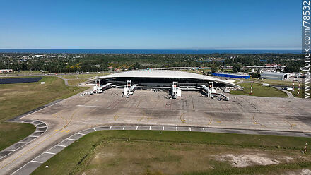 Vista aérea de la pista de la terminal - Departamento de Canelones - URUGUAY. Foto No. 78532