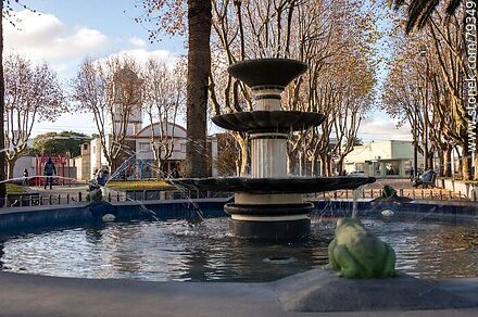 19 de Abril Square. Water fountain - Department of Maldonado - URUGUAY. Photo #79349