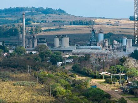 Vista aérea de una planta industrial - Departamento de Maldonado - URUGUAY. Foto No. 79392