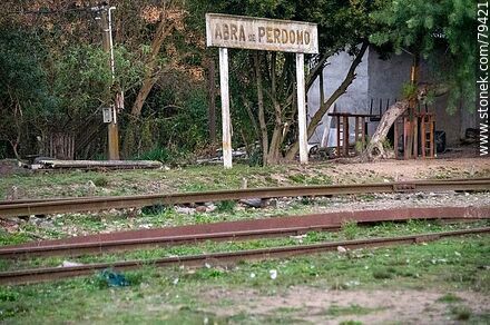 Antiguo cartel de la estación de trenes Abra de Perdomo - Departamento de Maldonado - URUGUAY. Foto No. 79421