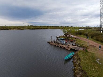 Vista aérea de la balsa para cruzar el arroyo El Parao - Department of Treinta y Tres - URUGUAY. Photo #79934