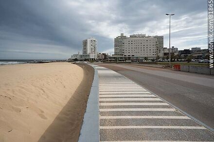 The pedestrian promenade - Punta del Este and its near resorts - URUGUAY. Photo #81865