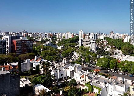 Vista aérea de Bulevar Artigas y sus construcciones - Departamento de Montevideo - URUGUAY. Foto No. 81885