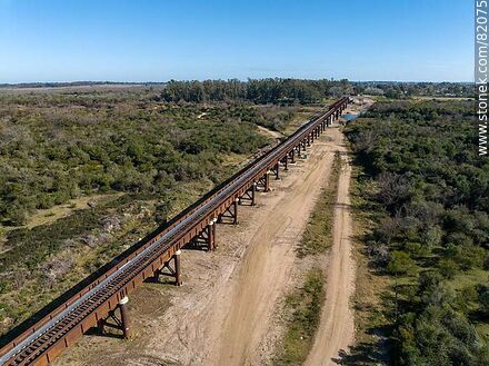 Aerial view of the recycled railroad bridge over the Santa Lucia river, departmental boundary between Canelones and Florida. Drought of 2023 - Department of Florida - URUGUAY. Photo #82075