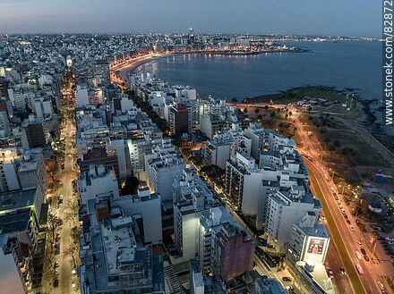 Vista aérea de Trouville y Pocitos al anochecer - Departamento de Montevideo - URUGUAY. Foto No. 82872
