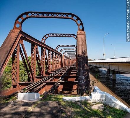 Antiguo puente ferroviario que cruza el río Cuareim - Departamento de Artigas - URUGUAY. Foto No. 83902