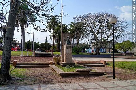 Bust of José Pedro Varela in the square of the same name - Department of Paysandú - URUGUAY. Photo #84160