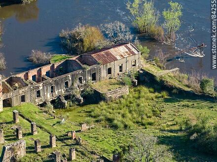 Aerial view of the remains of the Cuñapirú stream dam and mining plant. - Department of Rivera - URUGUAY. Photo #84255