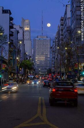 18 de Julio Avenue. Gaucho Tower.  The full moon - Department of Montevideo - URUGUAY. Photo #84513