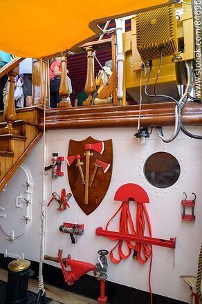 Cubierta del buque escuela y velero italiano Amerigo Vespucci - Departamento de Montevideo - URUGUAY. Foto No. 84696