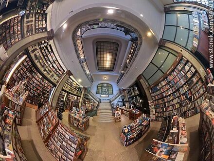 Wide-angle view of the Puro Verso bookstore ex optic Pablo Ferrando - Department of Montevideo - URUGUAY. Photo #84801
