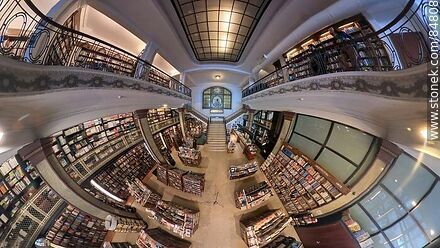 Vista en angulo muy abierto del la librería Puro Verso ex óptica Pablo Ferrando - Departamento de Montevideo - URUGUAY. Foto No. 84808