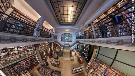 Vista en angulo muy abierto del la librería Puro Verso ex óptica Pablo Ferrando - Departamento de Montevideo - URUGUAY. Foto No. 84809