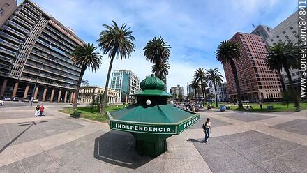 Antiguo quiosco en la Plaza Independencia - Department of Montevideo - URUGUAY. Photo #84841