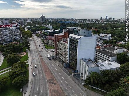 Vista aérea de Avenida Italia casi Bulevar Artigas - Departamento de Montevideo - URUGUAY. Foto No. 85285