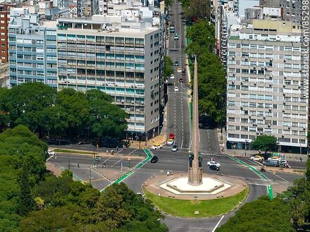 Aerial view of the Obelisco a los Constituyentes de 1830 and 18 de Julio Ave. - Department of Montevideo - URUGUAY. Photo #85298