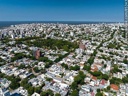 Vista aérea de Buceo y Villa Dolores. - Departamento de Montevideo - URUGUAY. Foto No. 85343