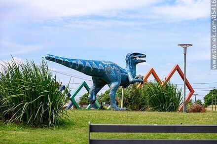 Dinosaurios en la plaza de los Niños - Departamento de Artigas - URUGUAY. Foto No. 85416