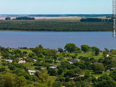 Vista aérea del estuario del río YacuÍ - Departamento de Salto - URUGUAY. Foto No. 85468
