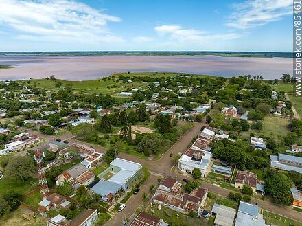 Vista aérea de Belén a orillas del río Uruguay - Departamento de Salto - URUGUAY. Foto No. 85461