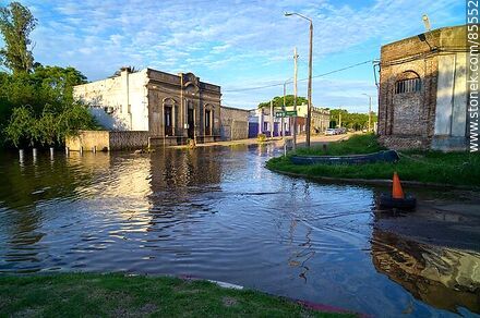 Flooded area in front of the port and Naval Prefecture - Artigas - URUGUAY. Photo #85552