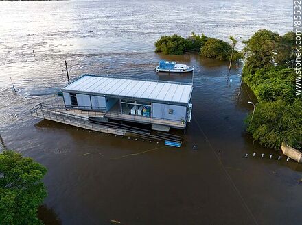 Vista aérea de la estación fluvial y puerto de Bella Unión inundados por la creciente del río Uruguay - Departamento de Artigas - URUGUAY. Foto No. 85532