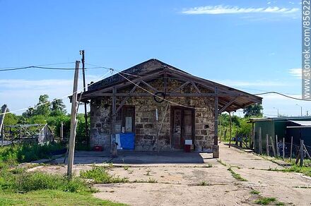Antigua estación de trenes de Cuareim - Departamento de Artigas - URUGUAY. Foto No. 85622