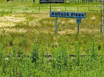 Sign at Km. 444 railroad stop - Department of Paysandú - URUGUAY. Photo #85714