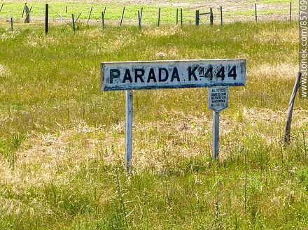 Sign at Km. 444 railroad stop - Department of Paysandú - URUGUAY. Photo #85709