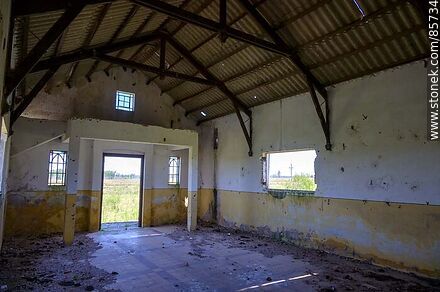 Abandoned chapel near Orgoroso on the road to Las Palmas or Cuchilla del Rabón departmental road - Department of Paysandú - URUGUAY. Photo #85734
