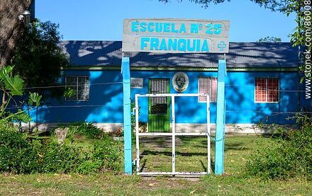 Escuela No. 25 Ing. Ezequiel Dimas Silva - Artigas - URUGUAY. Photo #86008