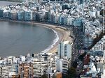 Vista aérea de la rambla, playa y edificios del barrio Pocitos. Calle Juan Benito Blanco. - Foto #86558