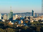 Vista aérea del barrio Tres Cruces, la Torre Congreso y al fondo la torre de Antel, Aguada Park y el Cerro de Montevideo. - Foto #86621