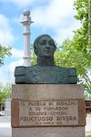 Busto de Rivera en la plaza Constitución. El pueblo de Durazno a su fundador. 13 de febrero de 1954 - Foto #87486