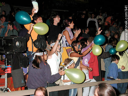 Festejos del público. - Departamento de Montevideo - URUGUAY. Foto No. 941