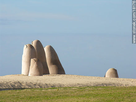 La Mano at Playa Brava in Punta del Este - Punta del Este and its near resorts - URUGUAY. Photo #18176
