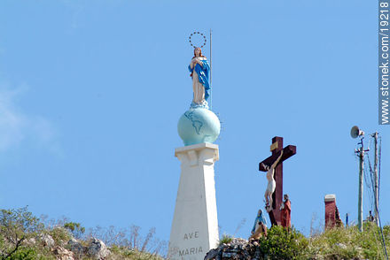 Virgen de la Inmaculada Concepción en el cerro Verdún - Departamento de Lavalleja - URUGUAY. Foto No. 19218