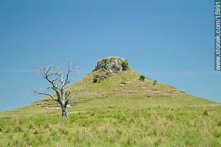 Cerro Batoví - Departamento de Tacuarembó - URUGUAY. Foto No. 15991