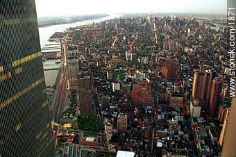 Manhattan from WTC 2. At left WTC 1. - State of New York - USA-CANADA. Photo #1871
