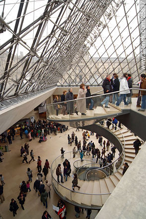 Escalera helicoidal en el Louvre - París - FRANCIA. Foto No. 25897