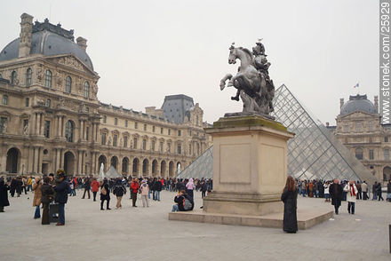 Musée du Louvre - París - FRANCIA. Foto No. 25929