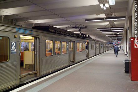Subterráneo en la Gare du Nord - París - FRANCIA. Foto No. 25977