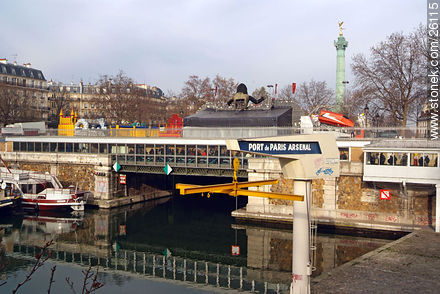 Port de Paris Arsenal. Est. Bastille. - París - FRANCIA. Foto No. 26115