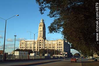 Edificio del Comando de la Armada. Aduana - Departamento de Montevideo - URUGUAY. Foto No. 4879